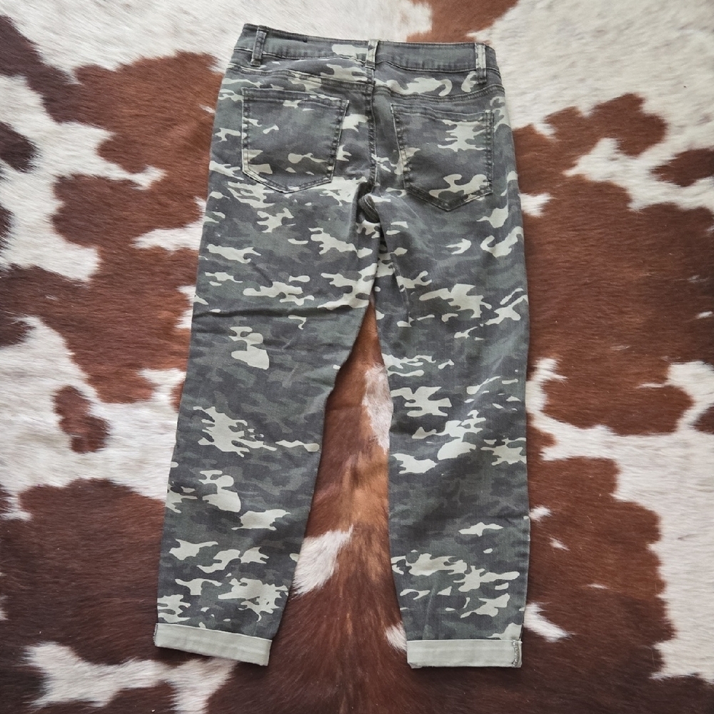 Camouflage Print Jeans Size 6 - Picture 4 of 4